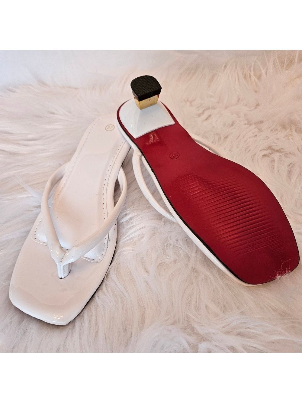 Size 37 NWT Chic White Women's Thong Sandals with Golden 1" Kitty Heel, Red Sole